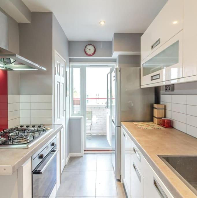 Top Floor 1 Bedroom Apartment With Views Over لندن المظهر الخارجي الصورة